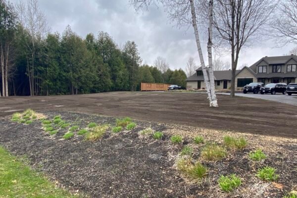 Finish-grading-lawn-in-Manotick