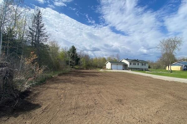 Topsoil-and-grading-in-Carleton-Place-1